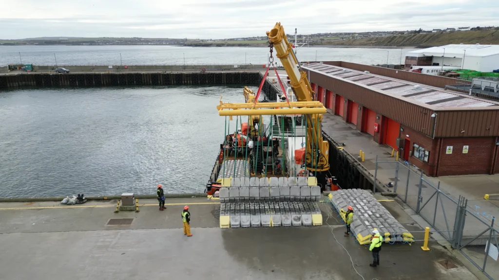 NICE-project-reef-mat-installation-crane